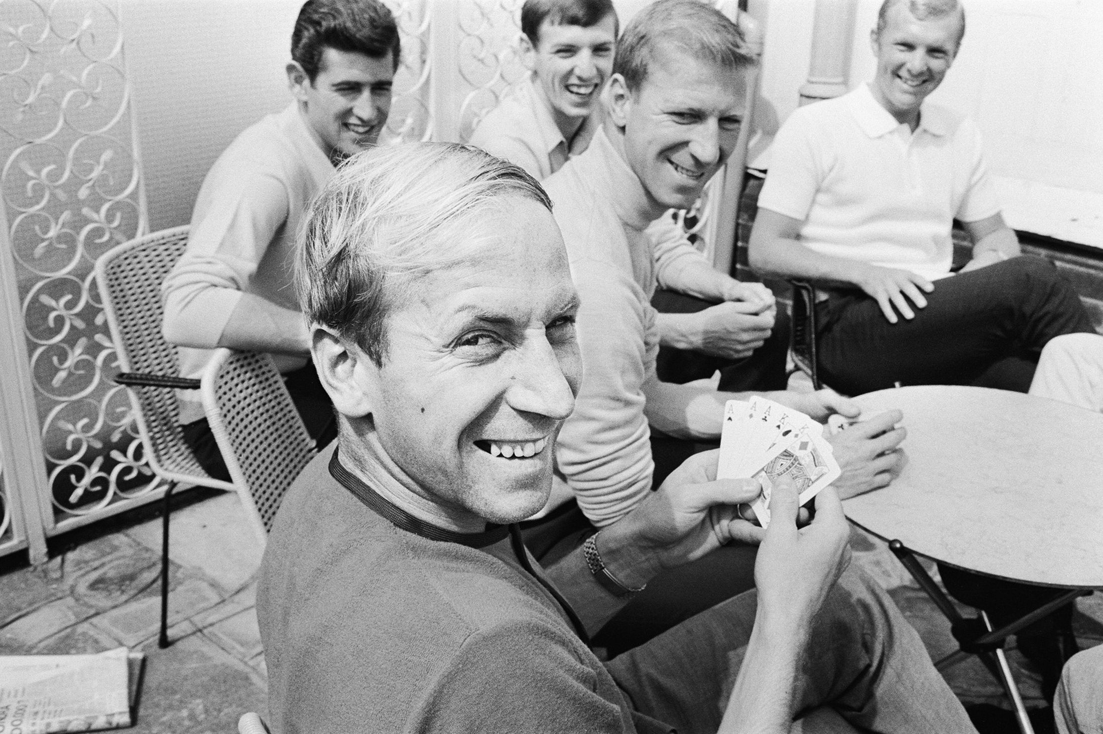 The-Charlton-brothers-relax-with-a-game-of-cards-during-the-1966-World-Cup.jpg