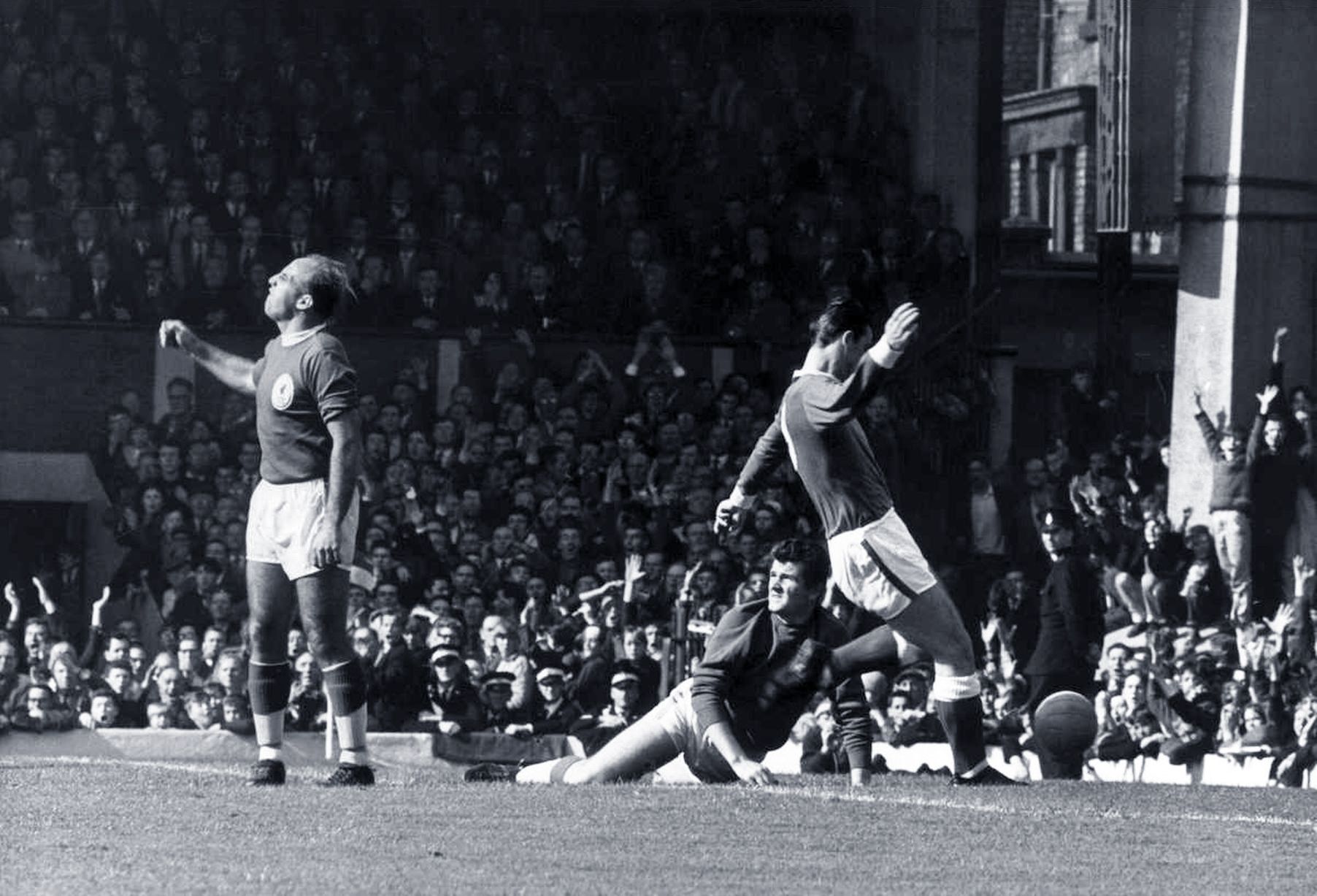  1 Liverpool v Everton. 19th Sept 1964.jpg