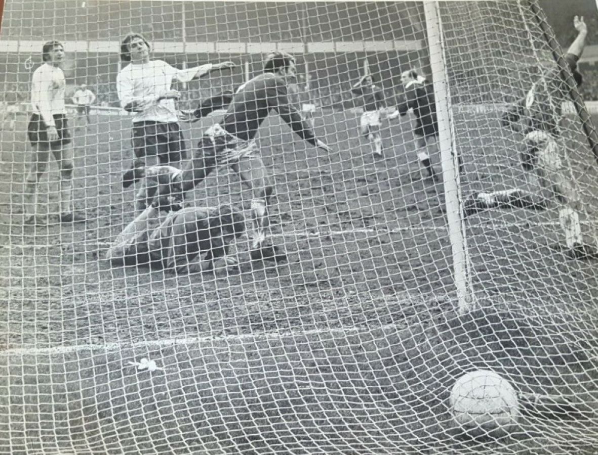 1819 01.03.72 Newton v Spurs (H) - THIRD IN SEQUENCE - Henry Newton wheels away after scoring.jpg