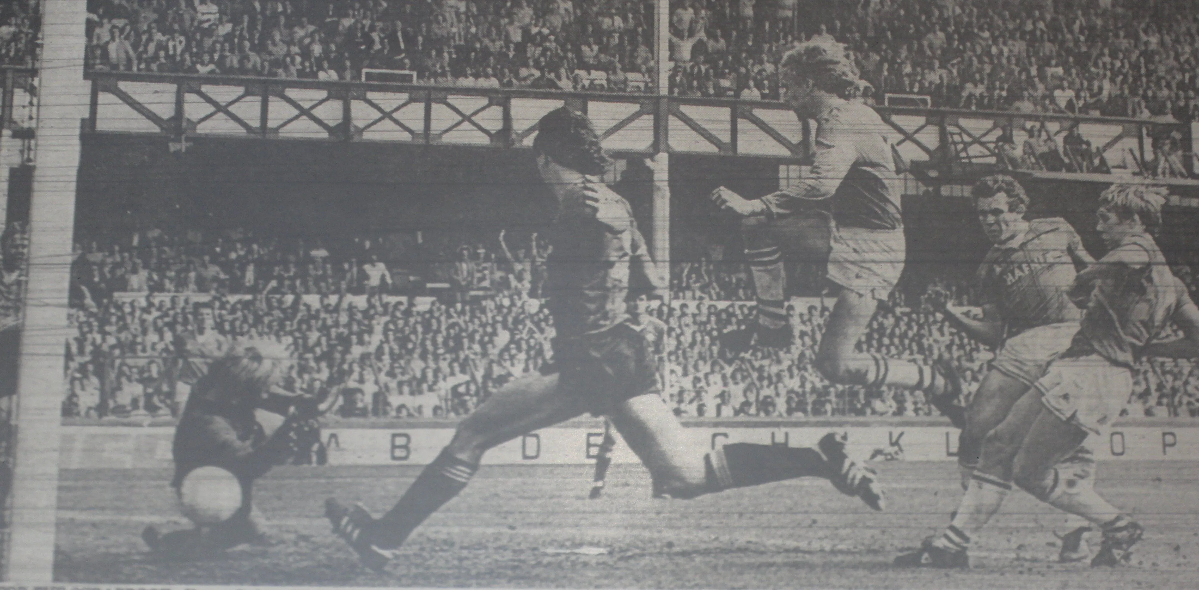 2890 05.05.84 Wakenshaw v United (H) Robbie Wakenshaw scores from close range against United.webp