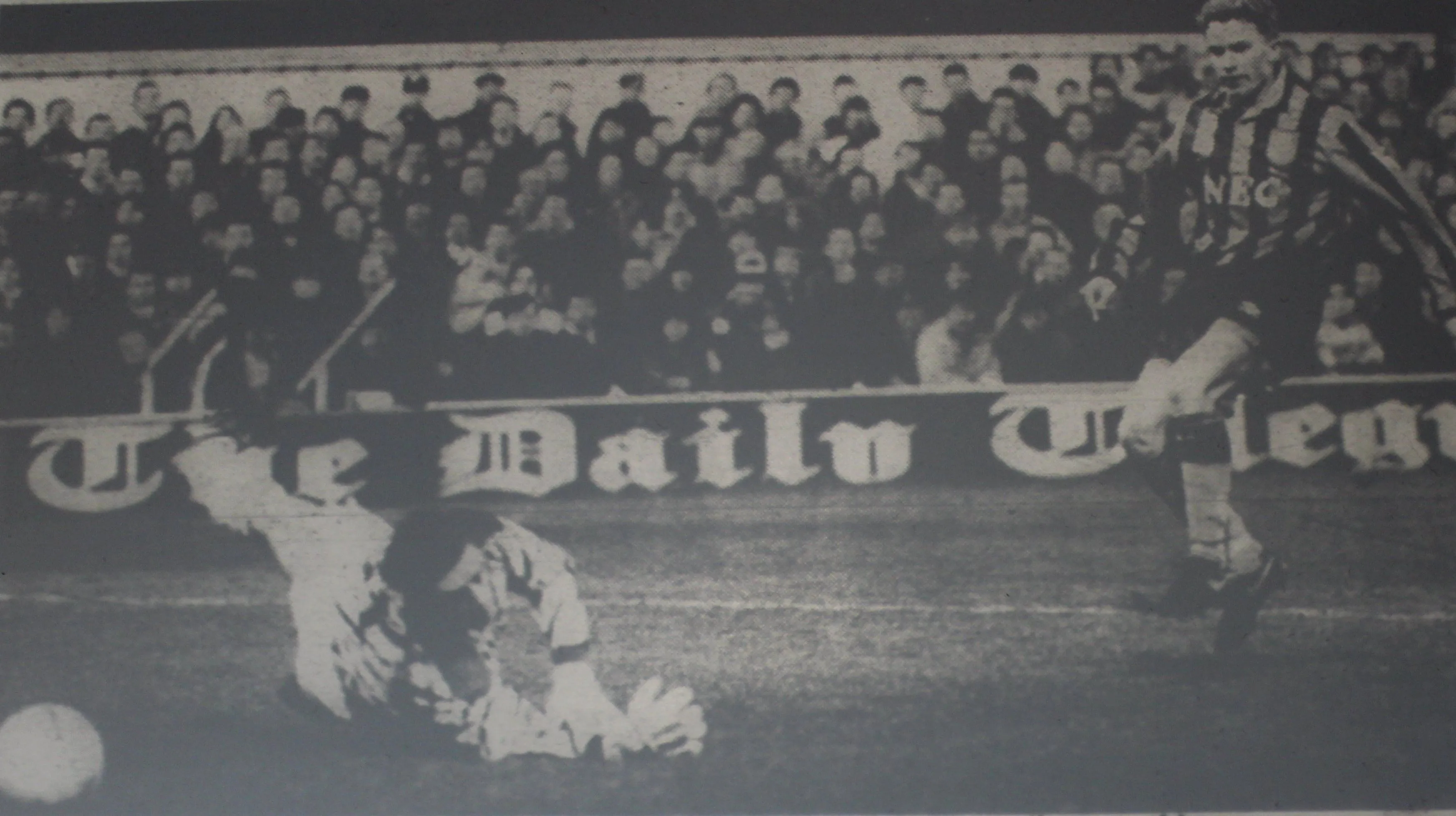 3872 28.12.92 Barlow v QPR (A) Stuart Barlow fires his first goal past QPR keeper, Tony Roberts.webp