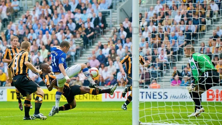 5066 21.09.08 Osman v Hull (A) FIRST IN SEQUENCE - Leon Osman turns the ball into the Hull ne...webp