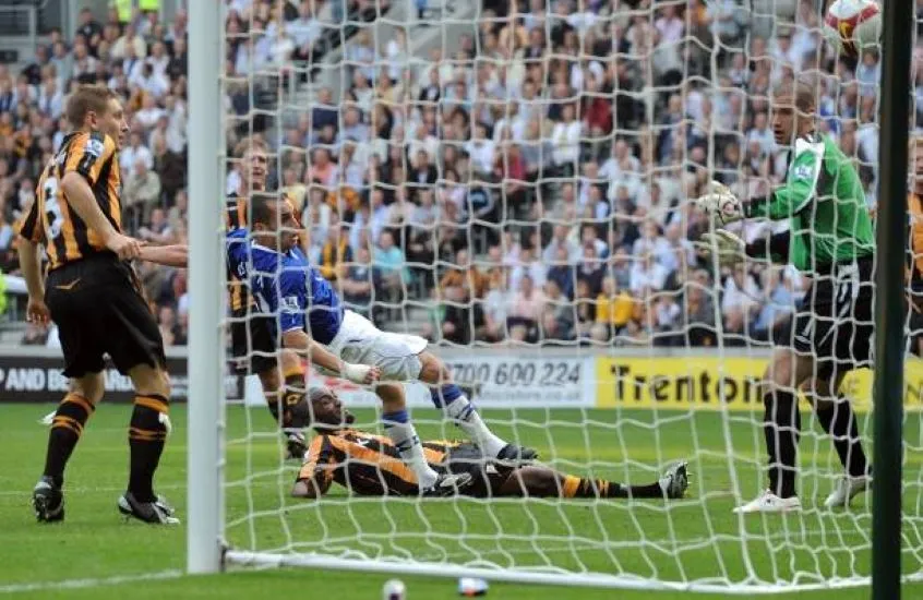 5067 21.09.08 Osman v Hull (A) SECOND IN SEQUENCE - Leon Osman turns the ball into the Hull n...webp