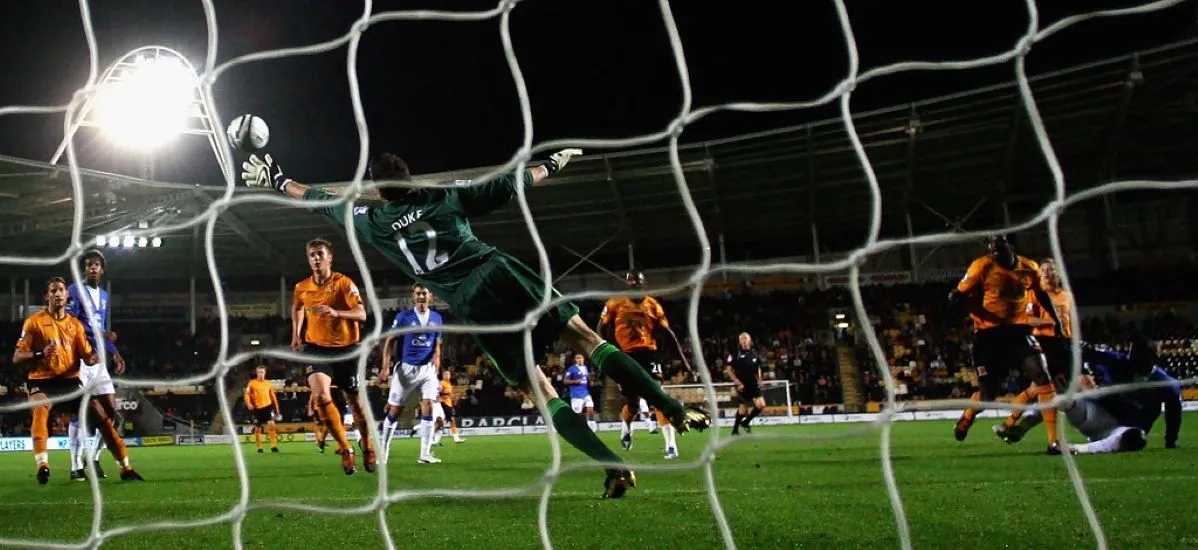 5192 23.09.09 Yakubu v Hull (A) CARLING CUP - SECOND IN SEQUENCE - Hull keeper, Matt Duke, is...webp