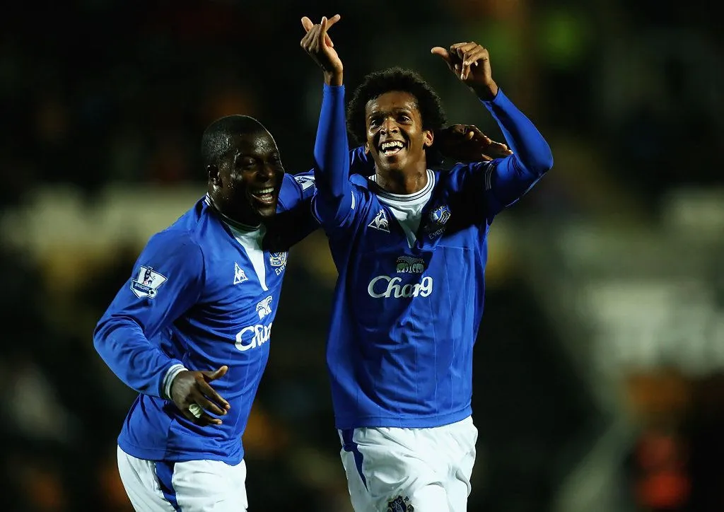 5193 23.09.09 Jo v Hull (A) CARLING CUP Jo celebrates with Yakubu after heading home the Blue...webp