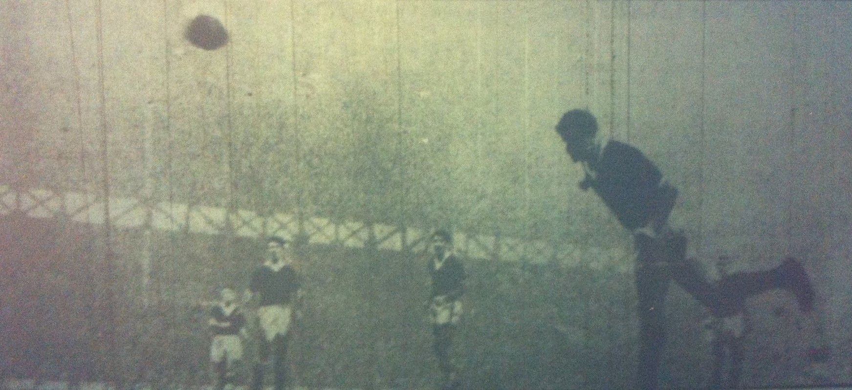 628 29.11.58 Hickson v Chelsea (H) Dave Hickson heads home the first of his brace, Everton's s...jpg
