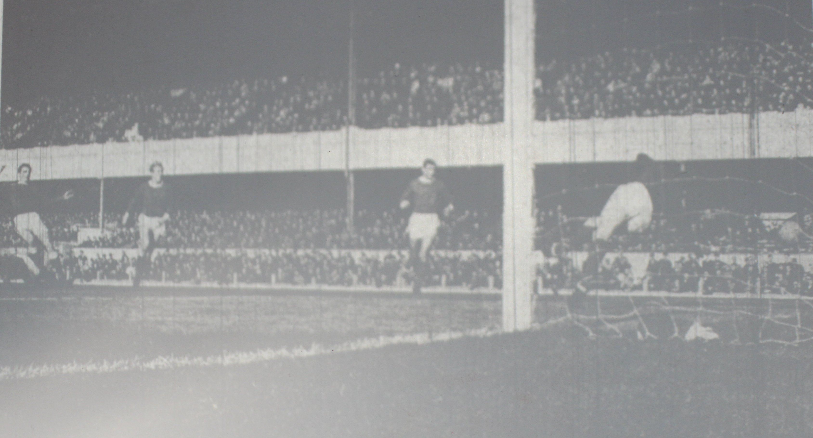 748 12.03.66 Pickering v Arsenal (A) Fred Pickering scores the only goal during a 1-0 victory ...jpg