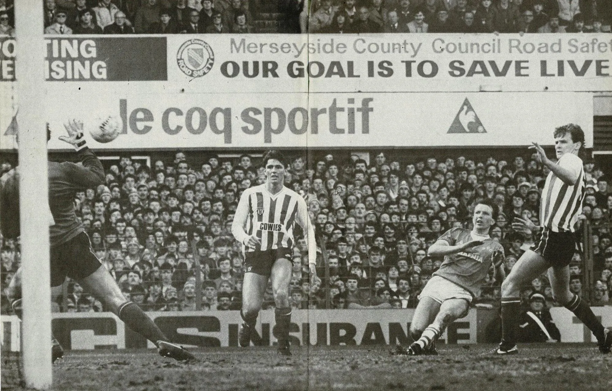 850406 Trevor Steven smashes on the great Everton goals, the third in our 4-1 win against Sun...webp
