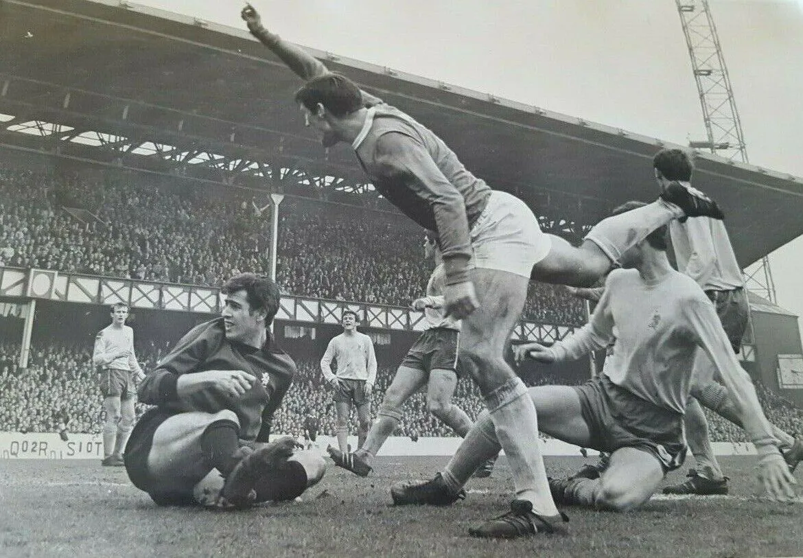 995a 20.04.68 Hurst v Chelsea (H) - THIRD IN SEQUENCE.webp