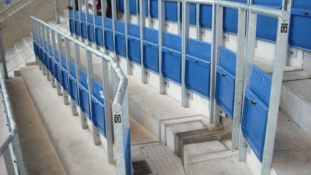 _64701379_safe_standing.webp