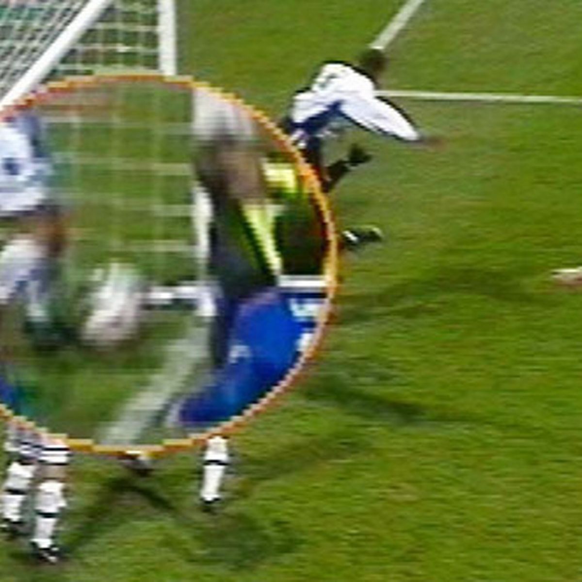 bolton-s-disallowed-goal-against-everton-in-1997-988737850.jpg
