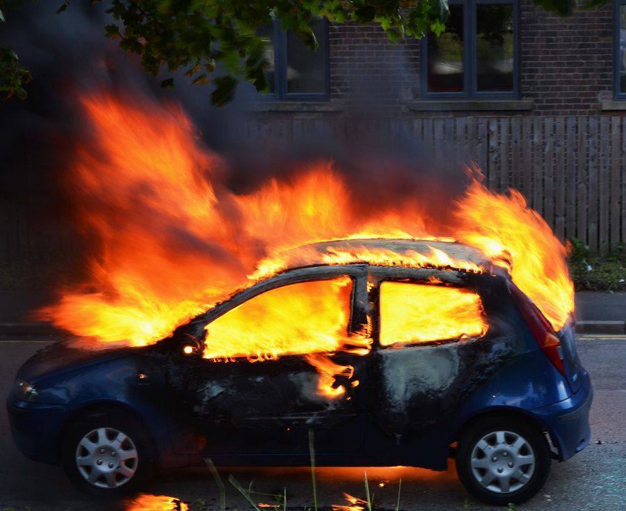 burning_car_by_promisebethonthesky-d5529zk.jpg