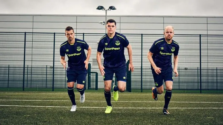 everton-17-18-third-kit-2.webp