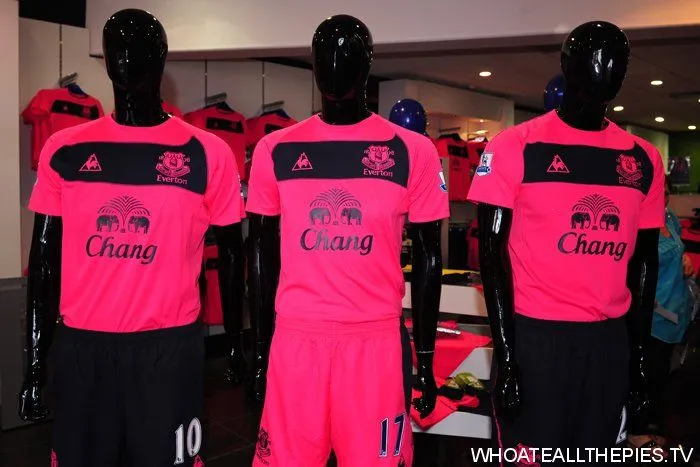 pa-photos_t_everton-new-pink-away-kit-photos-0306b.webp