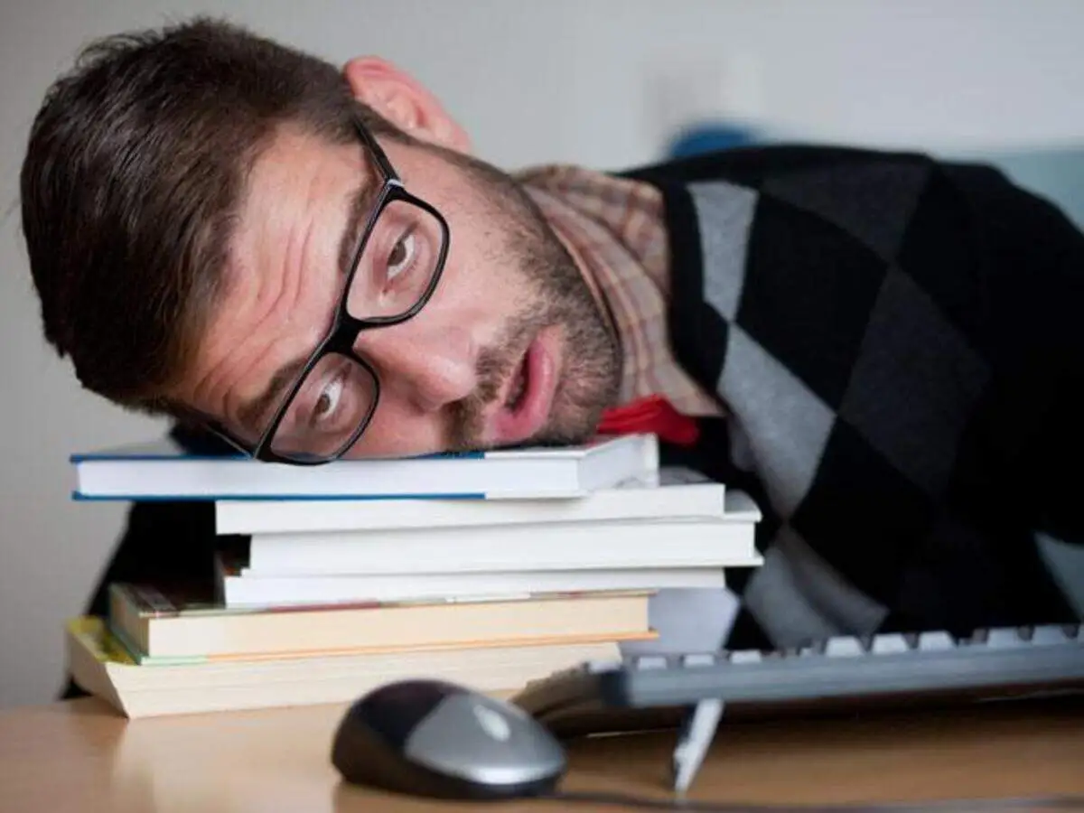 revealed-heres-why-we-fall-asleep-when-bored.webp