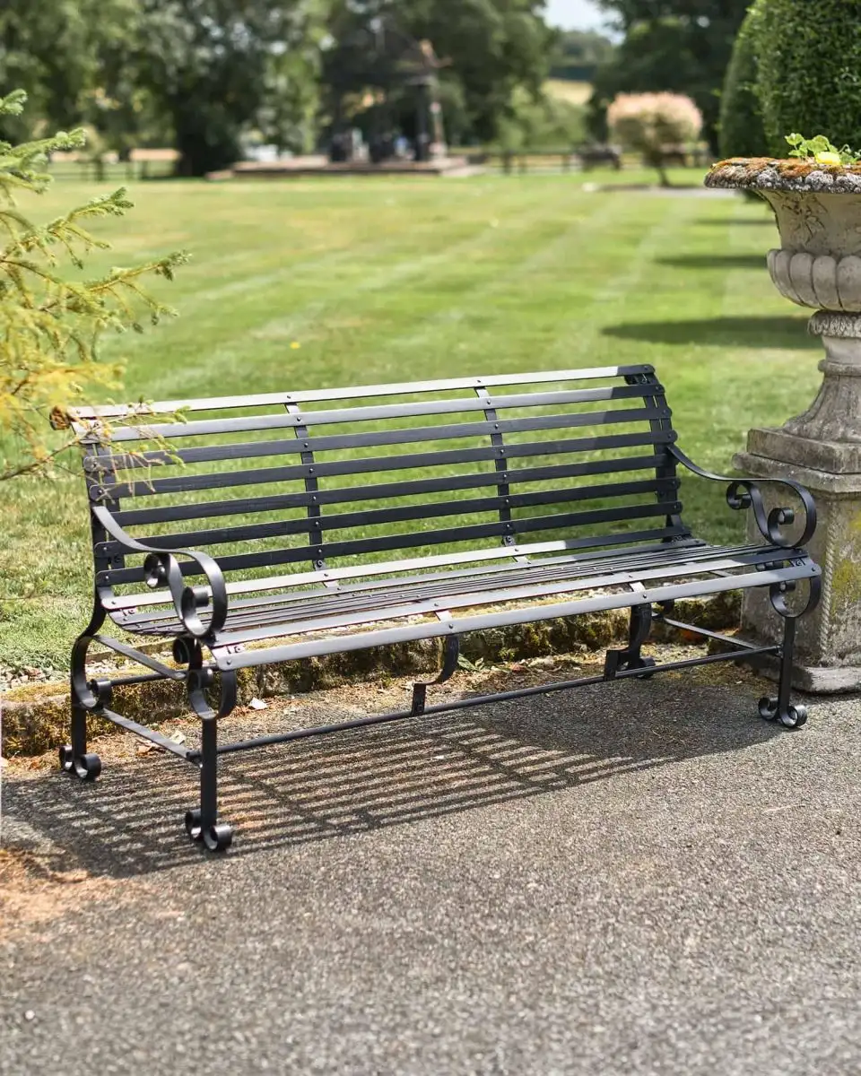 robust_chatham_22_park_bench_-_black_1.webp