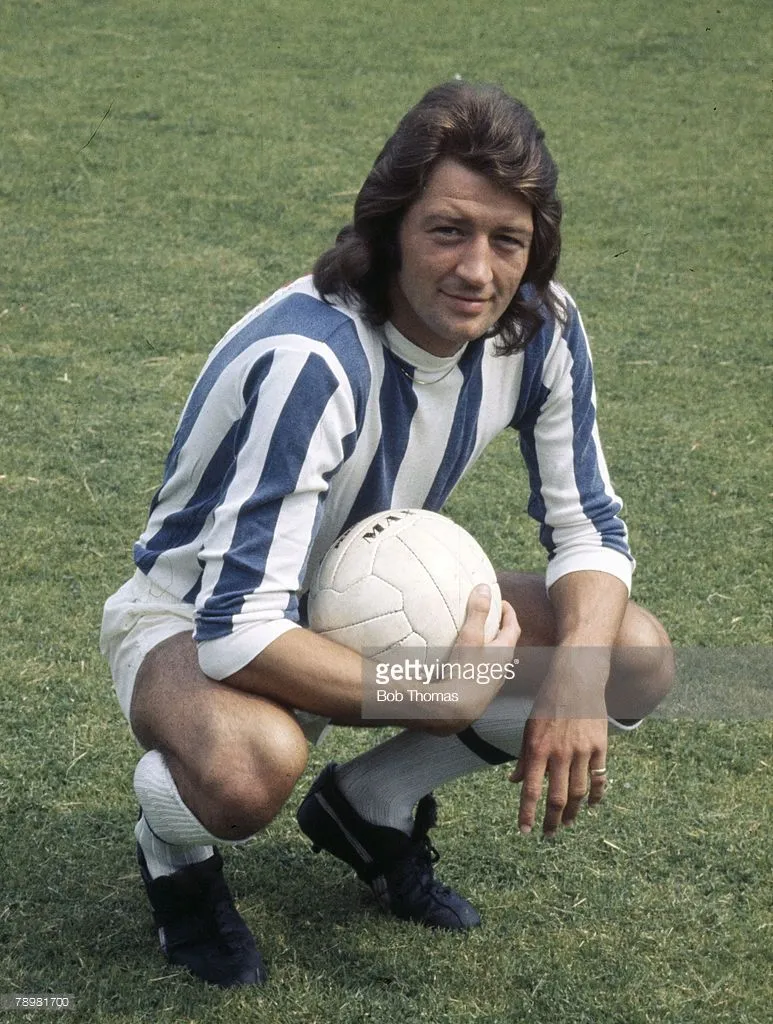 sport-football-pic-circa-1972-frank-worthington-huddersfield-town-picture-id78981700.webp