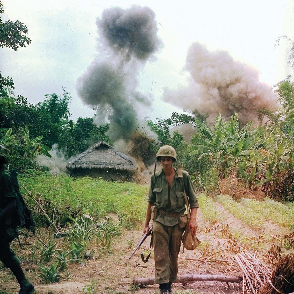 US-Marines-bombing-bunkers-tunnels-Viet-Cong-1966.jpg