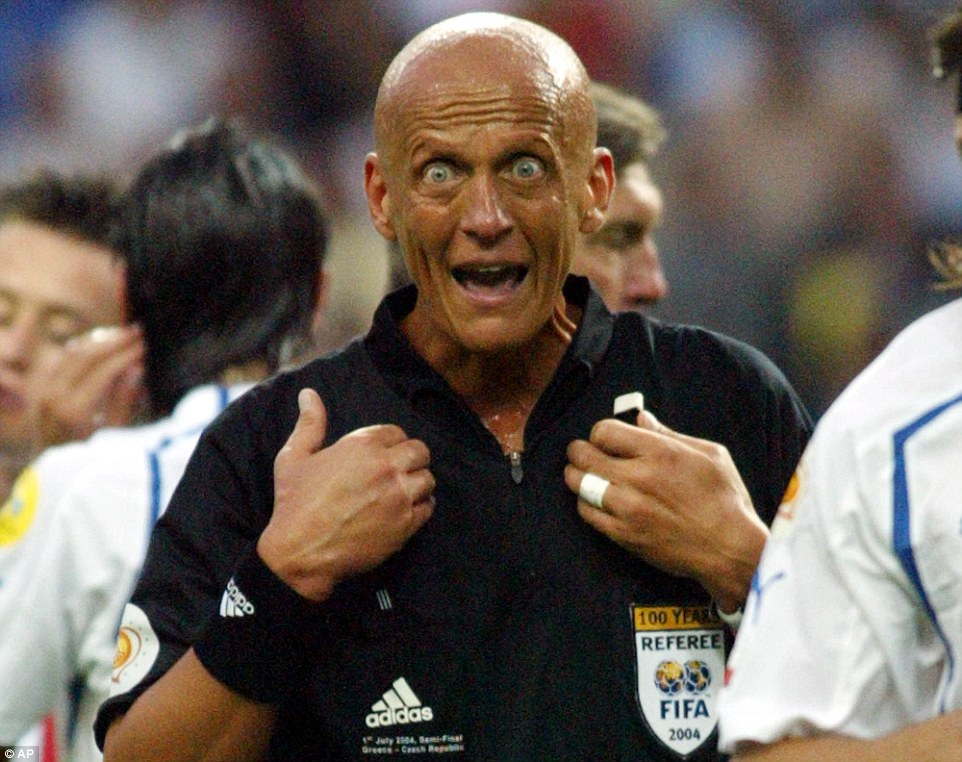 1410818277359_wps_36_Referee_Pierluigi_Collina.jpg