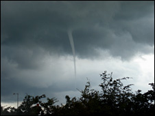 _44809615_funnel_cloud_tree226.jpg