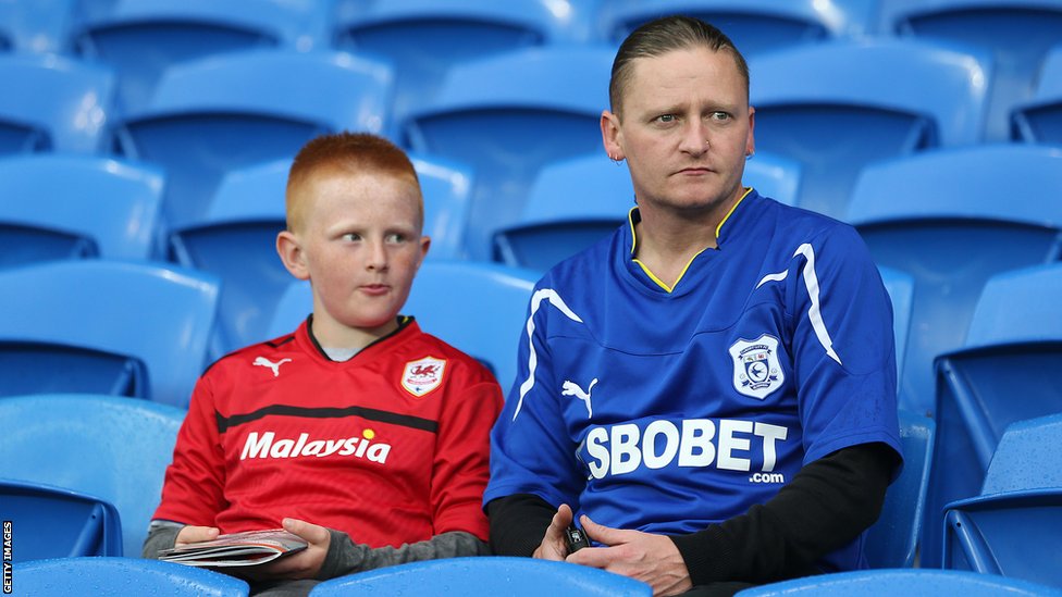 _62354686_cardiff_fans_get.jpg