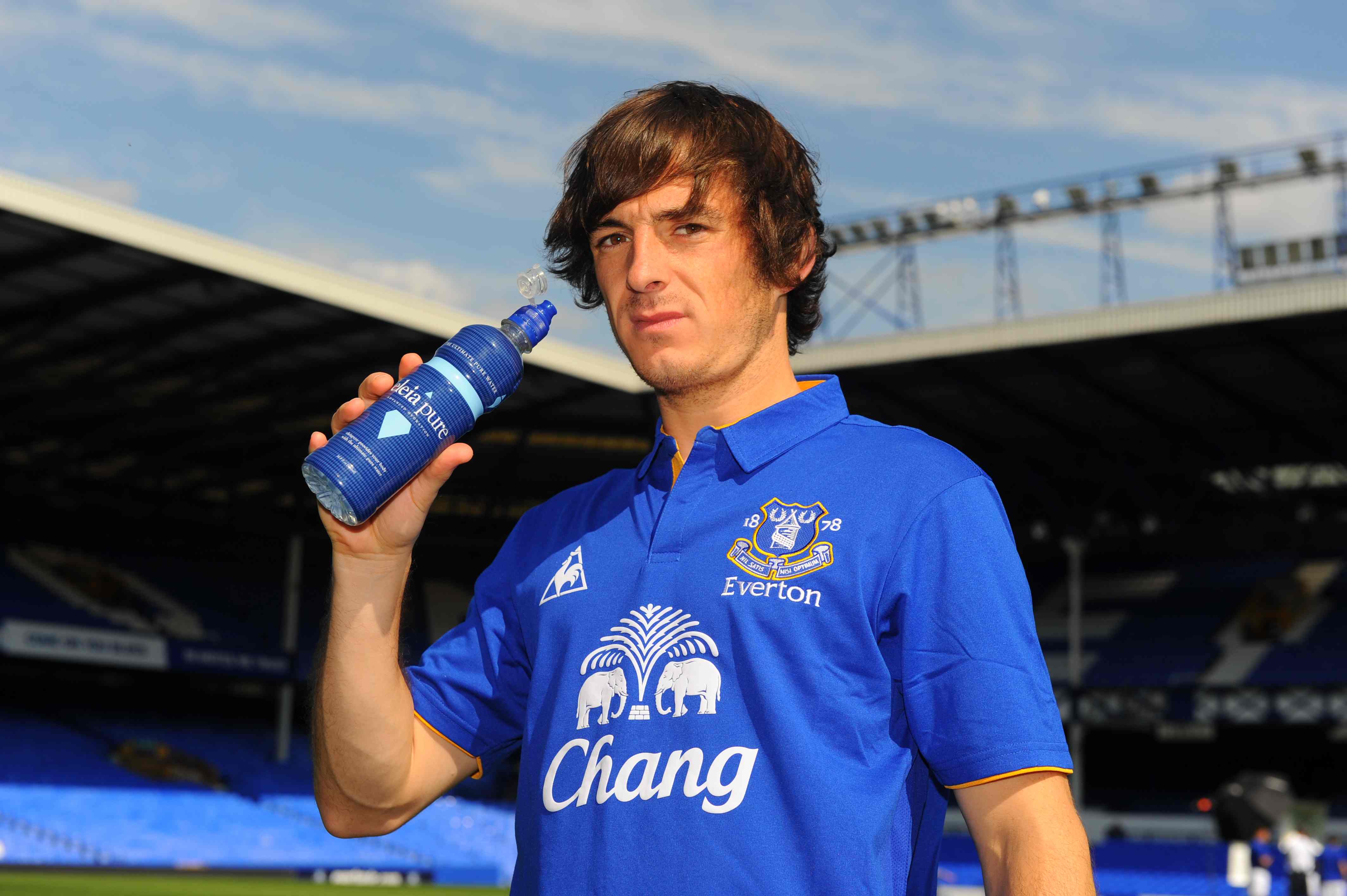 leighton-baines-4web1.jpg