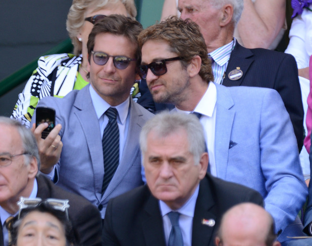 showbiz-bradley-cooper-wimbledon-selfie-with-gerard-butler.jpg