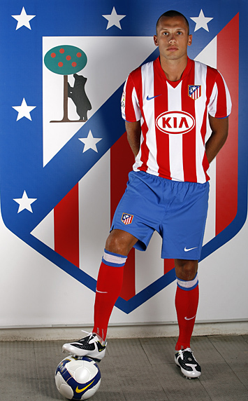 John-Heitinga-atletico-madrid-1814745-355-572.jpg