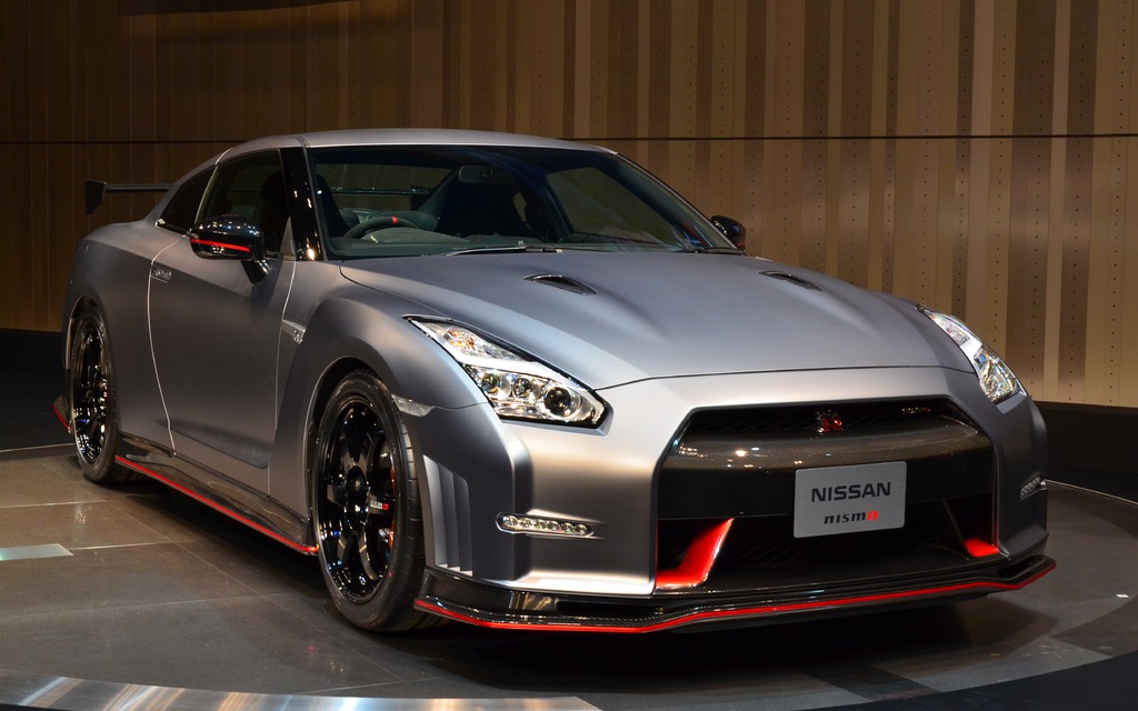142260_2015_Nissan_GT-R.jpg