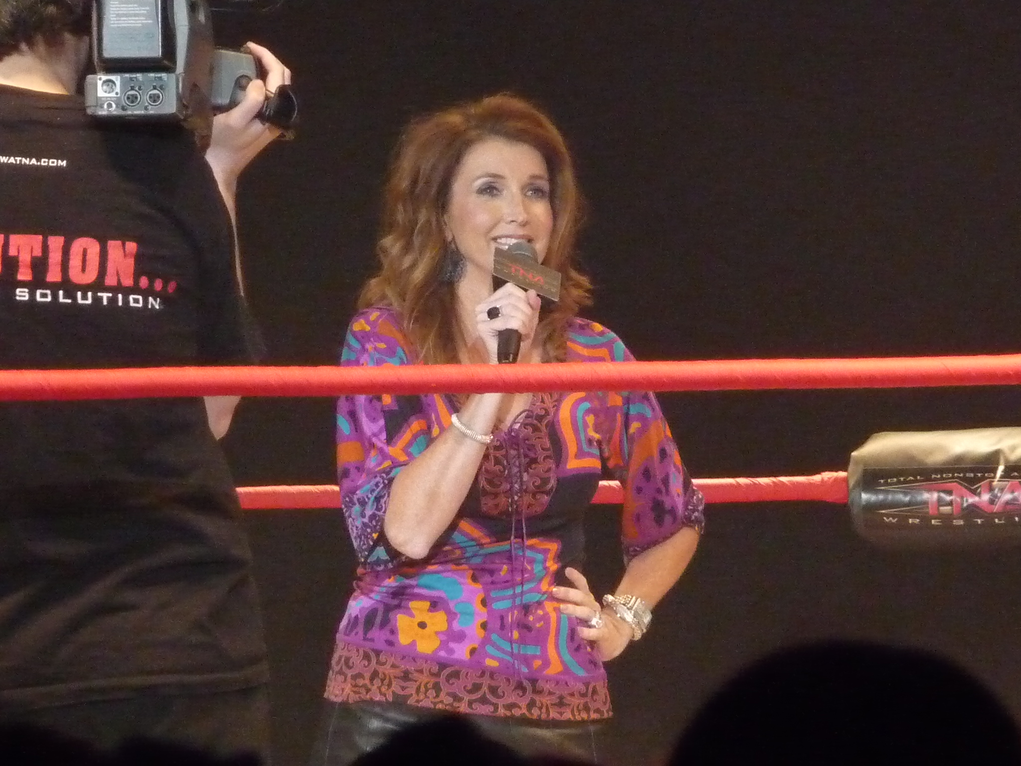 Dixie_Carter_on_the_mic.jpg