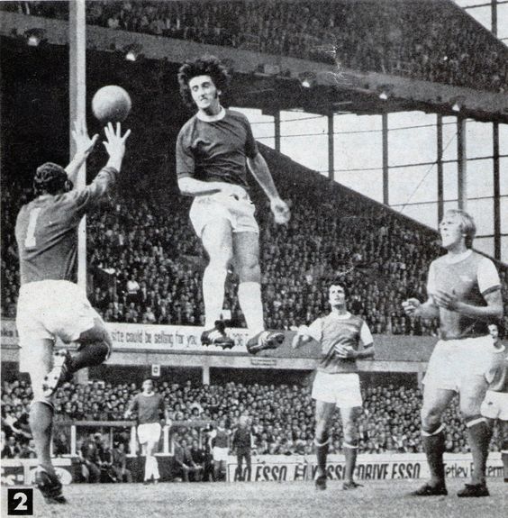 bf28a1c320a739a81e2c35b3cffeee39--everton-arsenal.jpg