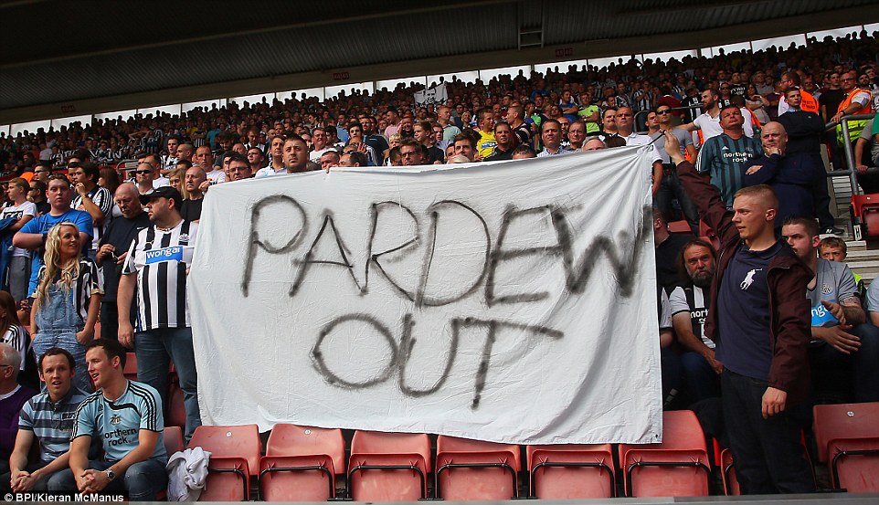 1410622985408_wps_6_Newcastle_United_fans_dis.jpg