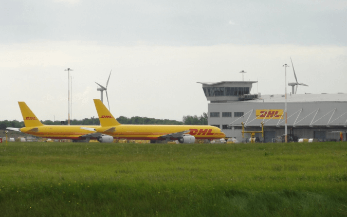 Wind_Turbines_at_East_Midlands_Airport_UK.png