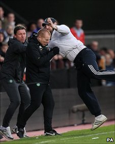_52670031_lennon_attack.jpg