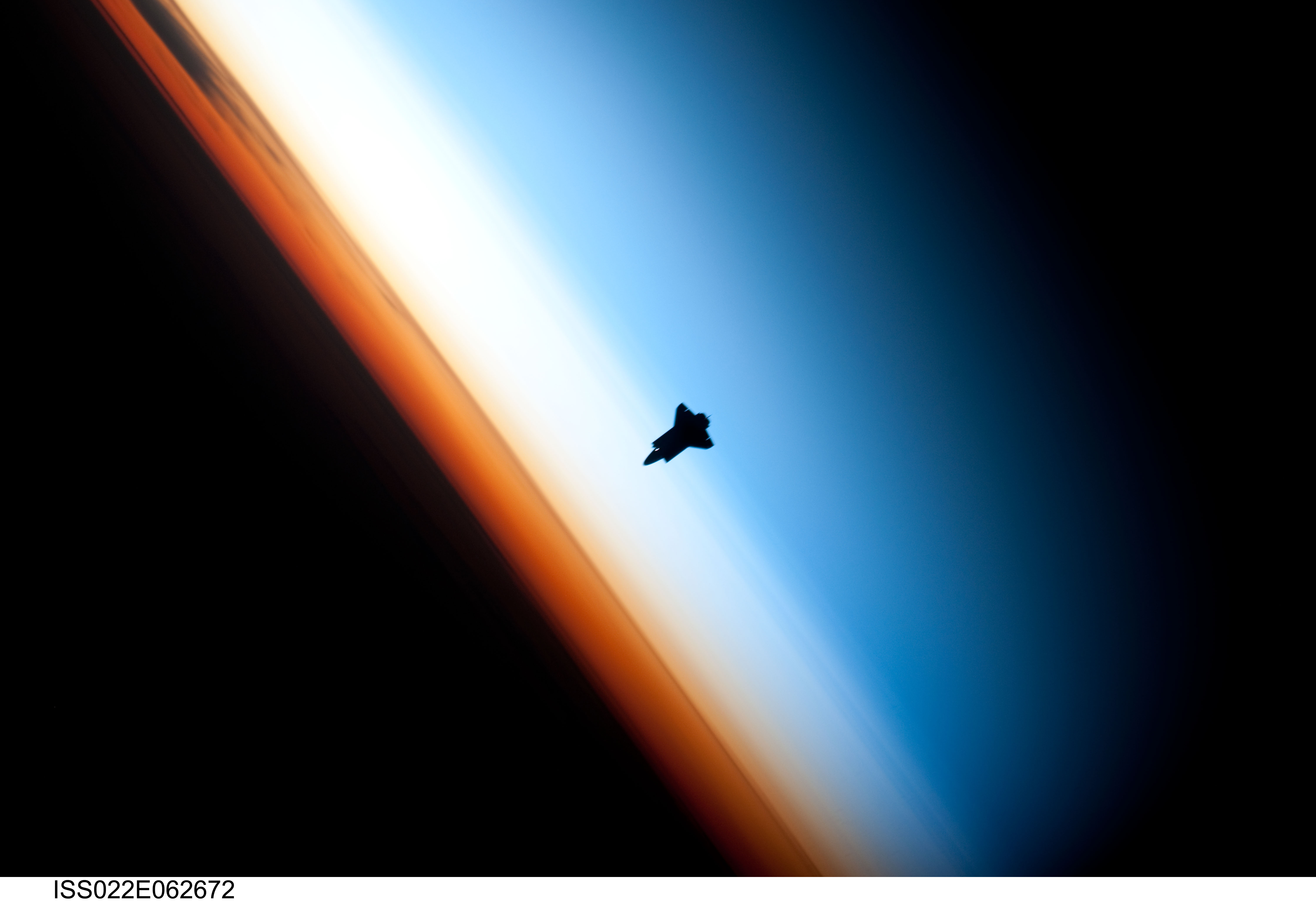 shuttleapproaching_nasa_6048.jpg