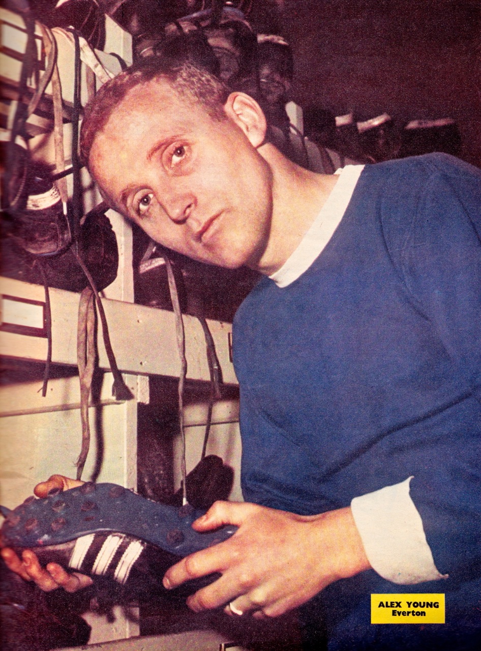 alex-young-everton-1967.jpg