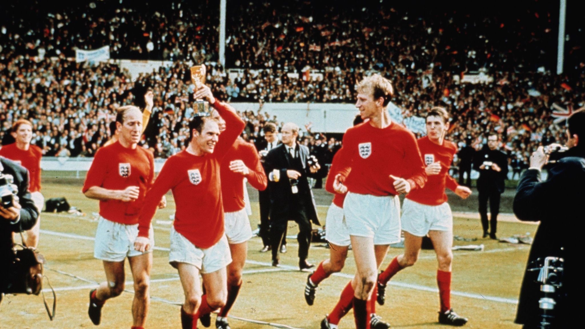 skysports-ray-wilson-england-1966_4311737.jpg