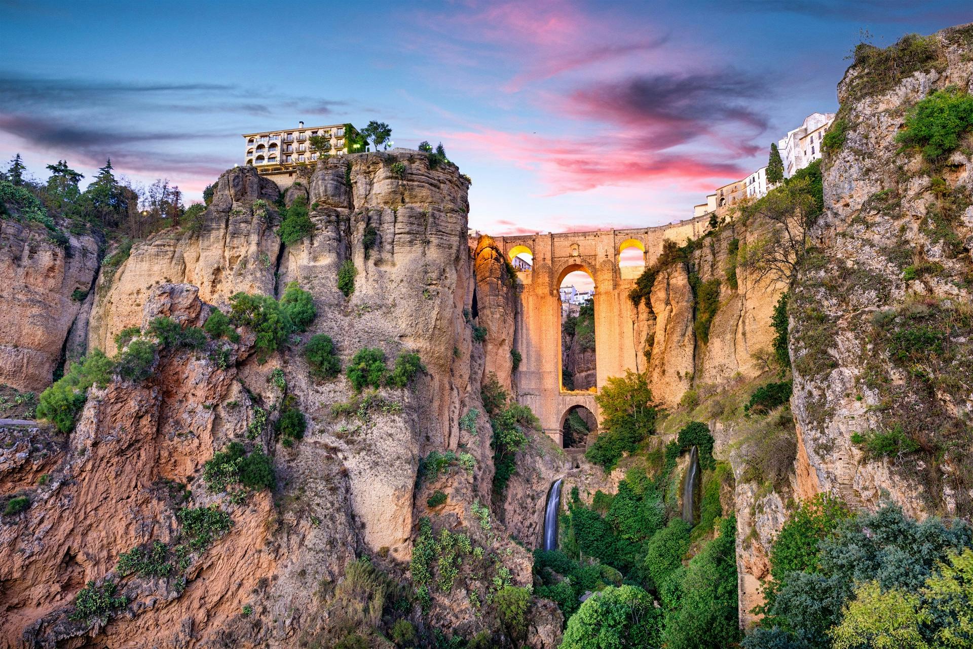 ronda1920x1281-jpg_header-313156.jpeg