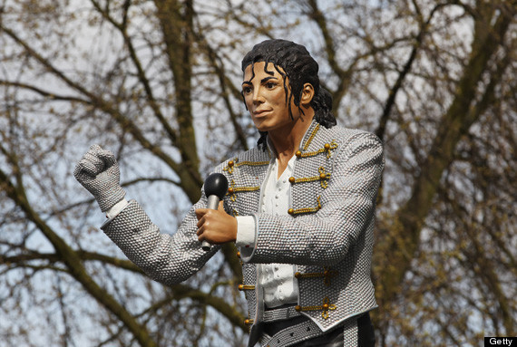 FULHAM-MICHAEL-JACKSON-STATUE.jpg