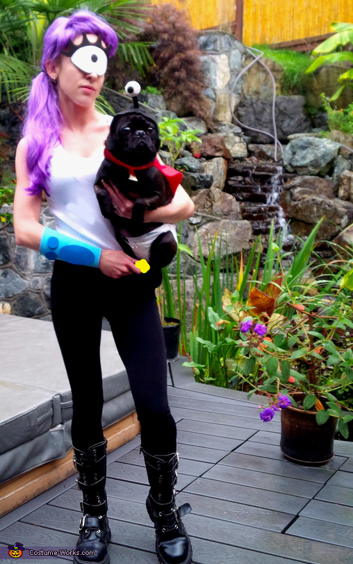 leela_and_nibbler_from_futurama.jpg