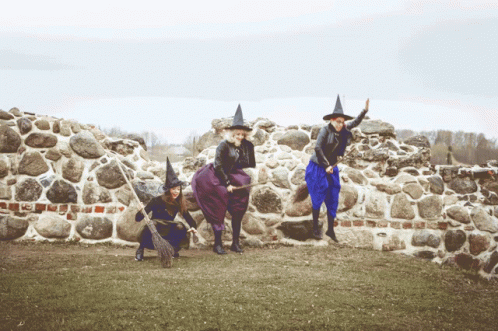 three-witches-viljandinõiad.gif