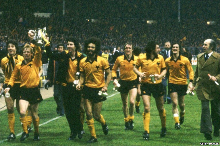 _48697247_wolves1980.jpg