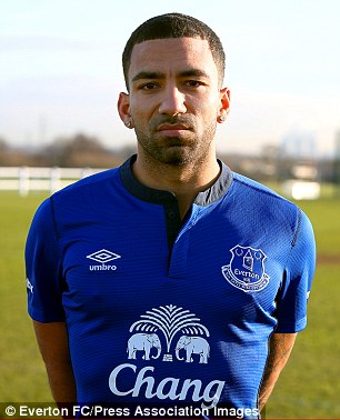 2BE8B0E400000578-3219861-Aaron_Lennon_looked_unmoved_when_he_sealed_his_loan_move_to_Ever-a-86_1441212113205.jpg