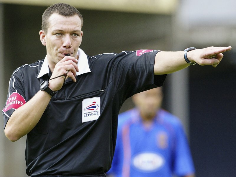 Referee-Kevin-Friend_16235101.jpg