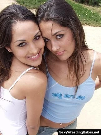 Bella_Twins.14.jpg