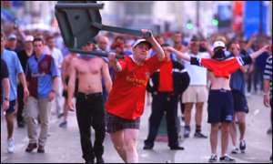 _192724_300england_fans_riot.jpg
