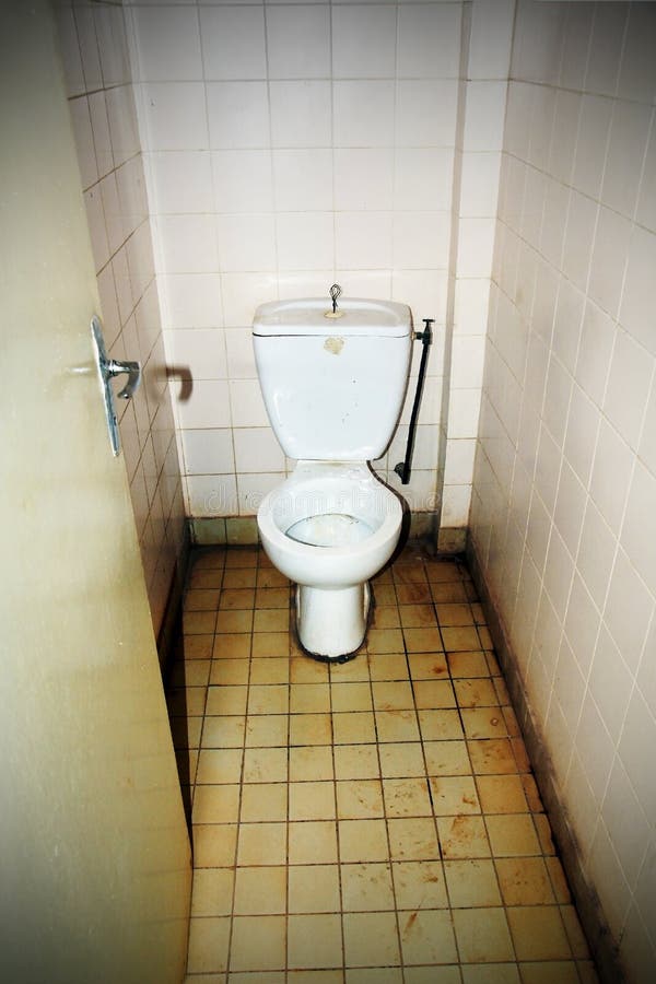 dirty-public-toilet-29380381.jpg