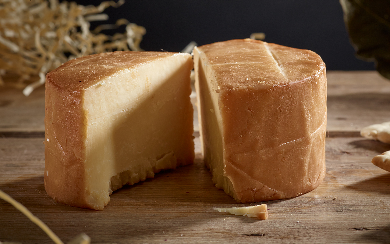 Smoked-Godminster-Cheddar2_1280x800.jpg