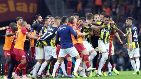 _104151758_fight2.jpg