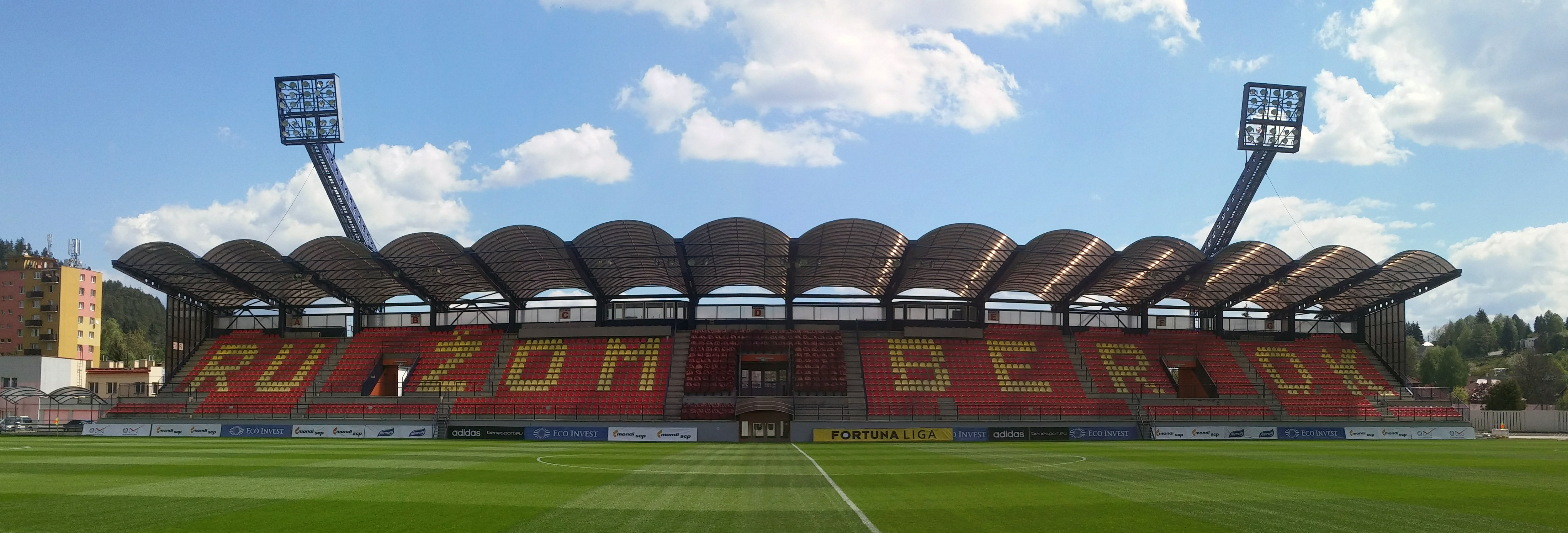 tribuna_vychodna.jpg